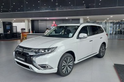 Mitsubishi Outlander đã khó, tháng 7 còn khó hơn