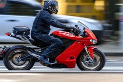 Top 10 xe máy điện có pin cực khủng, có xe chạy hơn 418 km/lần sạc