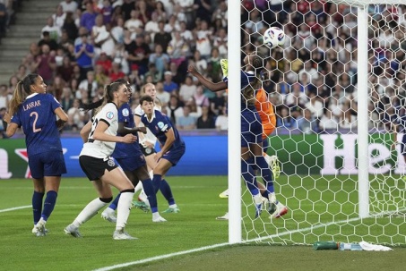 Video bóng đá ĐT nữ Pháp - Đức: Quả cảm với 10 người, loạt luân lưu cân não (EURO 2025)