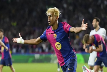 Yamal băng kín cổ tay, fan Barca lo tái phát chấn thương sau chuỗi ngày ăn chơi