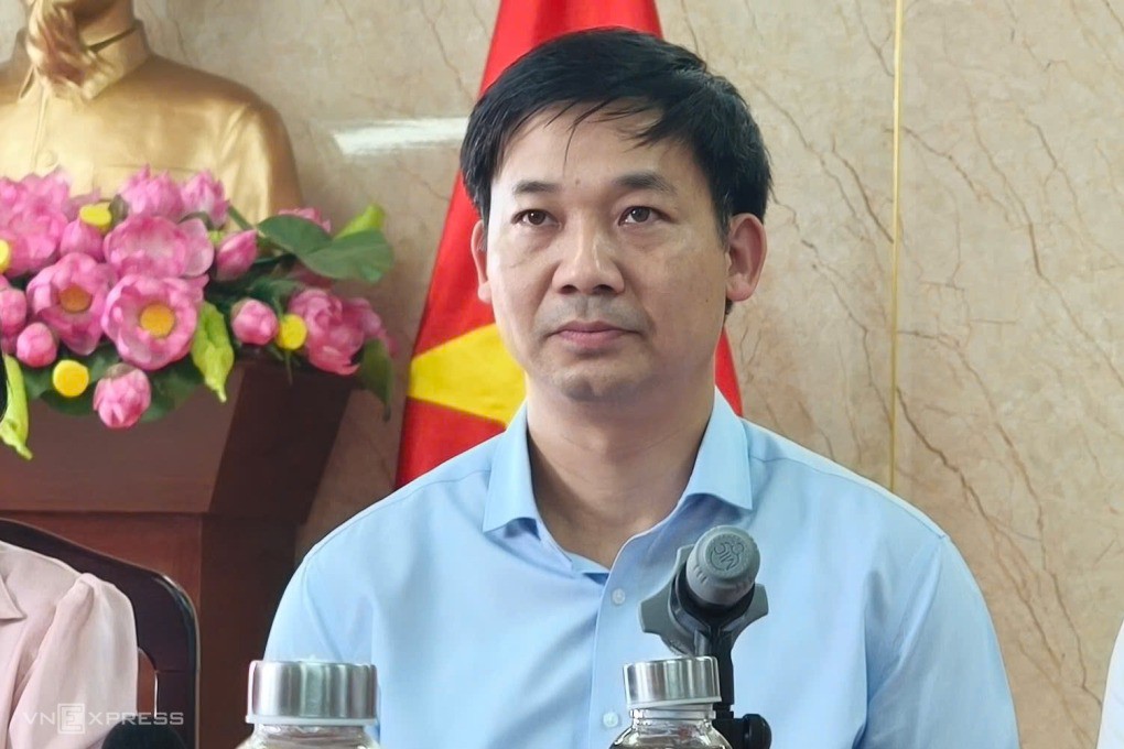 Ông Nguyễn Văn Công trả lời báo chí. Ảnh:&nbsp;Duy Anh