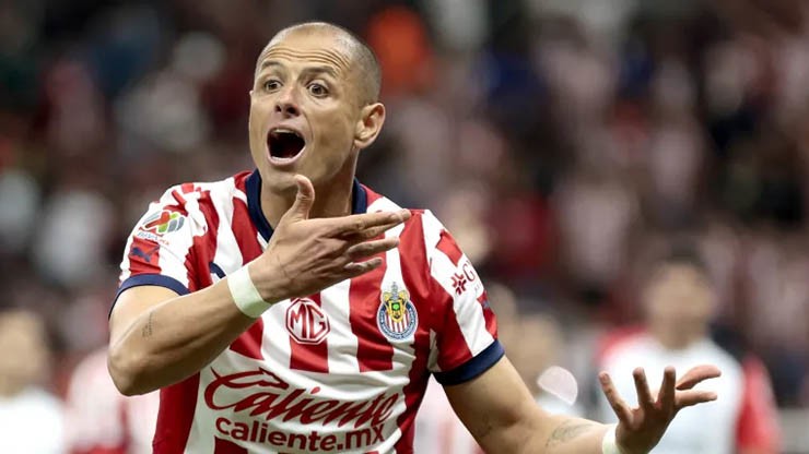Chicharito gây tranh cãi