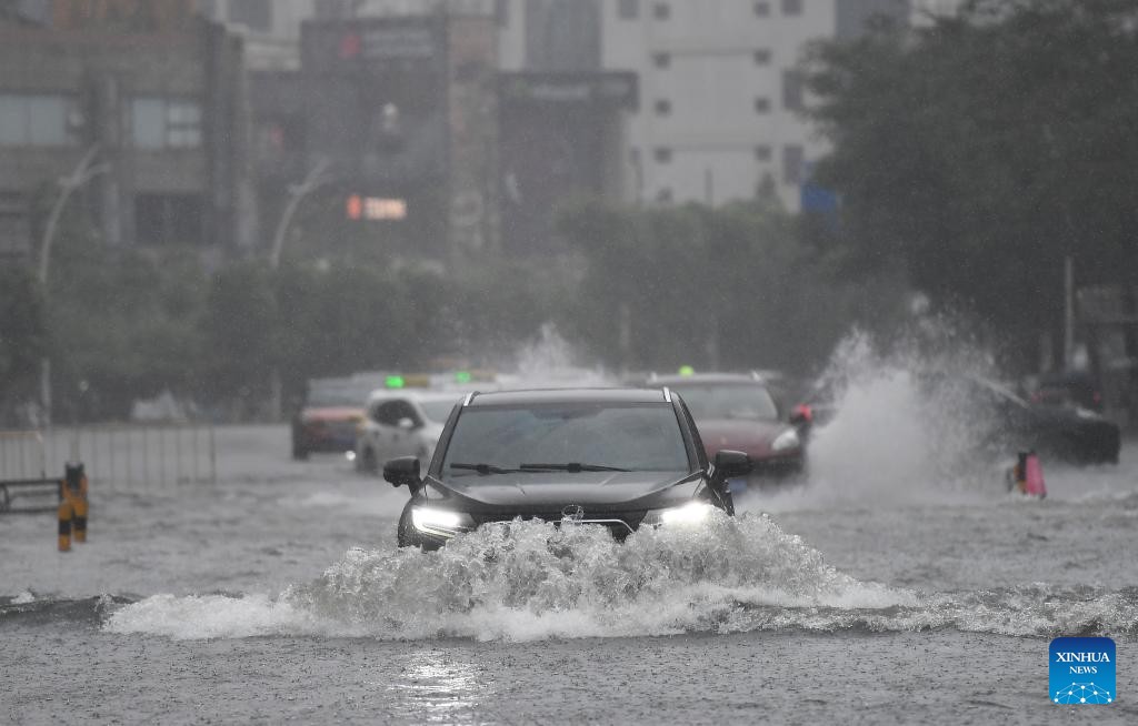 Ngập lụt ở thành phố Hải Khẩu, tỉnh Hải Nam, Trung Quốc (ảnh: Xinhua)