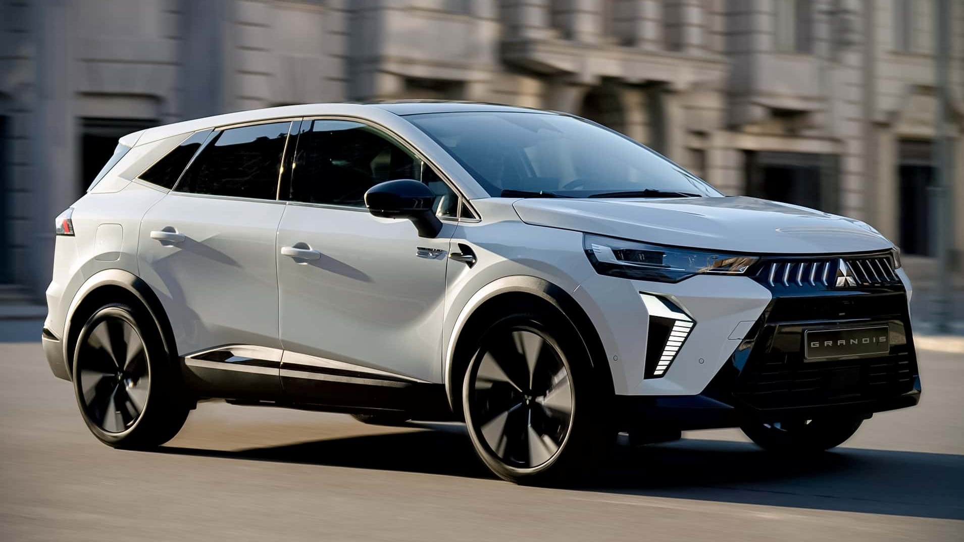 Mitsubishi hé lộ hình ảnh đầu tiên về mẫu xe Grandis mới - 3