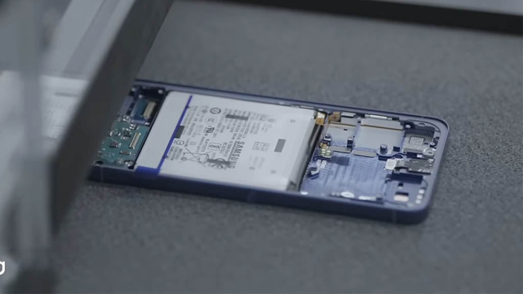 Dòng Galaxy S25 hiện đại vẫn không chạy theo công nghệ pin mới.