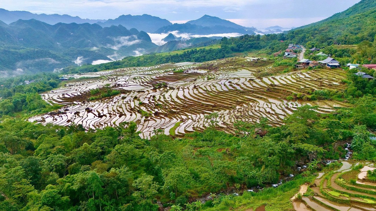 Ruộng bậc thang Pù Luông mùa nước đổ đẹp nao lòng - 4