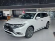 Mitsubishi Outlander đã khó, tháng 7 còn khó hơn