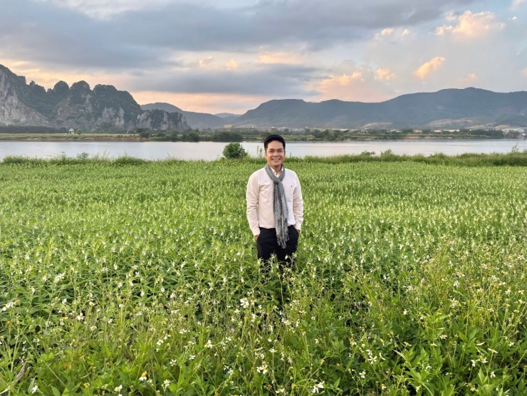 Tiến sĩ Tạ Duy Linh - Viện trưởng, Viện Nghiên cứu phát triển kinh tế và du lịch. TS Tạ Duy Linh đã tham gia nghiên cứu&nbsp;và triển khai nhiều&nbsp;mô hình du lịch ứng dung, đặc biệt là mô hình du lịch cộng Đồng tại Trà Vinh, TP.HCM, Đồng Nai...&nbsp;