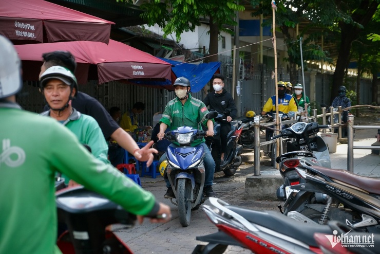 Nơi người bán trà đá đuổi cô gái chờ xe buýt: Lộn xộn, nhếch nhác trở lại - 7