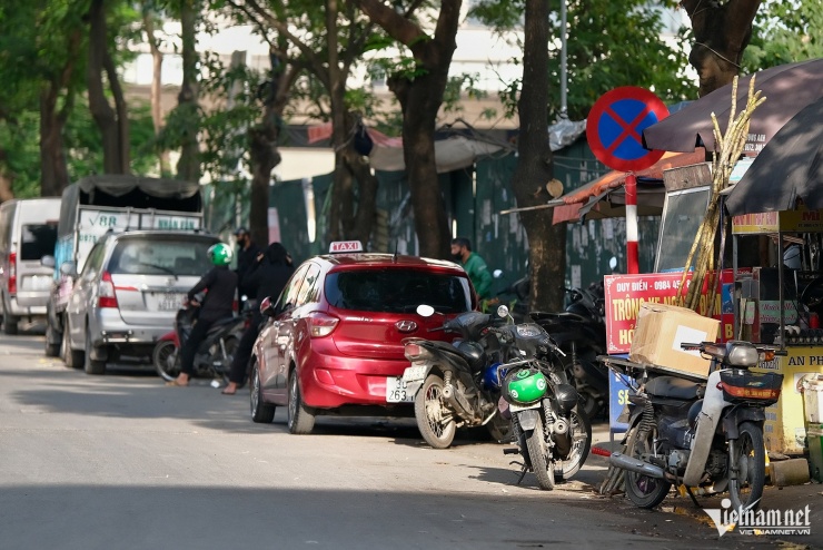 Nơi người bán trà đá đuổi cô gái chờ xe buýt: Lộn xộn, nhếch nhác trở lại - 14