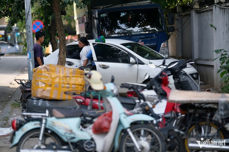 Nơi người bán trà đá đuổi cô gái chờ xe buýt: Lộn xộn, nhếch nhác trở lại - 16