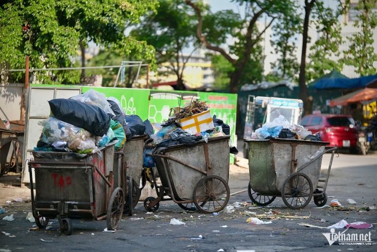Nơi người bán trà đá đuổi cô gái chờ xe buýt: Lộn xộn, nhếch nhác trở lại - 19