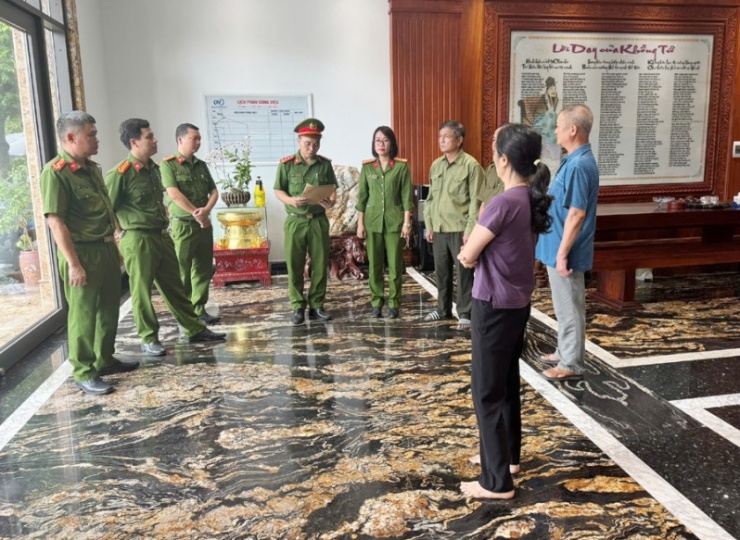 Đại diện cơ quan Công an tiến hành các hoạt động tố tụng của vụ án.