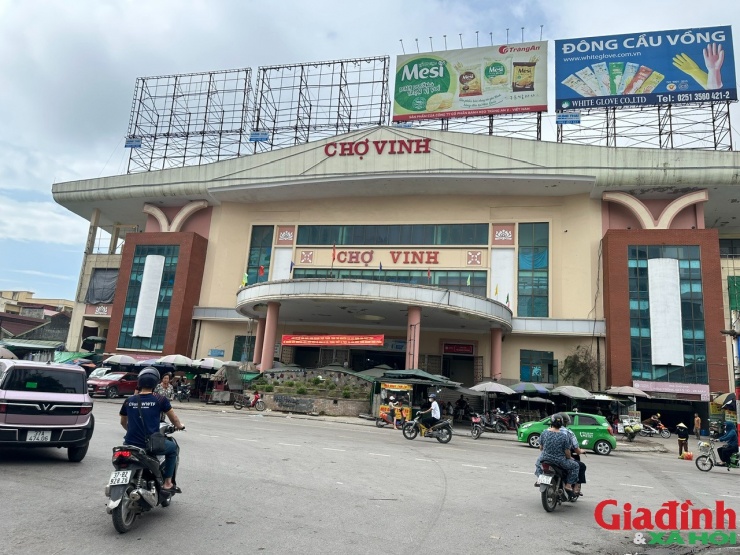 Chợ Vinh là chợ đầu mối lớn nhất tỉnh Nghệ An.