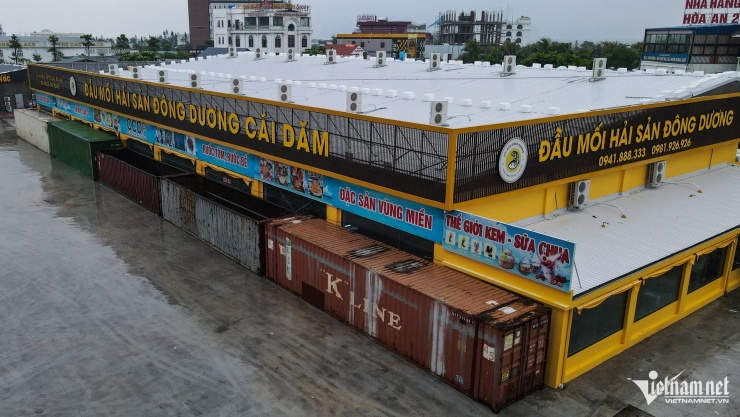 Ông chủ nhà hàng chi 54 triệu đồng/ngày thuê container chắn cửa, chống bão số 3 Wipha - 2