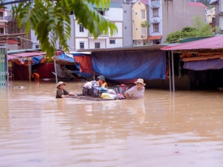 Bác sĩ hướng dẫn cách phòng dịch bệnh trong mùa mưa bão