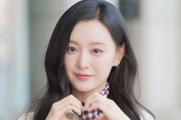 Gu mặc thanh lịch của Kim Ji Won khi ra sân bay
