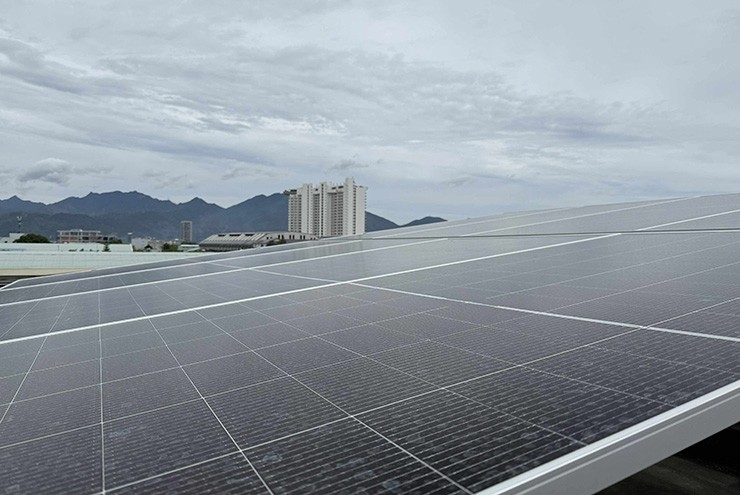 Ngay cả các tấm pin mặt trời chất lượng cao cũng không thể đảm bảo an toàn trước bão.