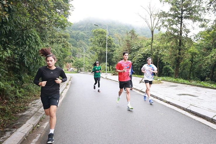 Song song đó, cũng có nhiều người hâm mộ bày tỏ sự lo lắng cho các tuyển thủ khi hiện tại, khu vực phía Bắc đang ảnh hưởng của bão số 3 (bão Wipha) gây mưa lớn và giông lốc. Các tuyển thủ đã được yêu cầu đảm bảo an toàn trong quá trình tập luyện.