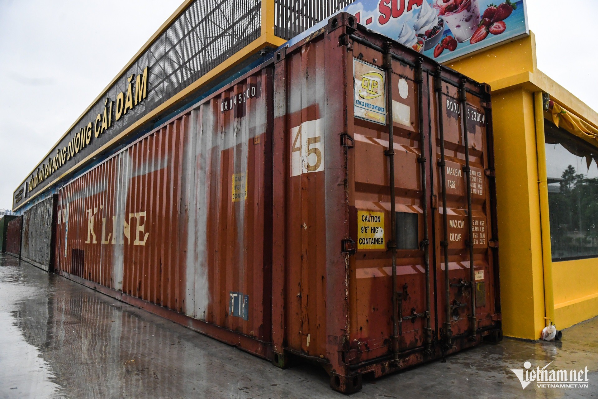 Ông chủ nhà hàng chi 54 triệu đồng/ngày thuê container chắn cửa, chống bão số 3 Wipha - 4