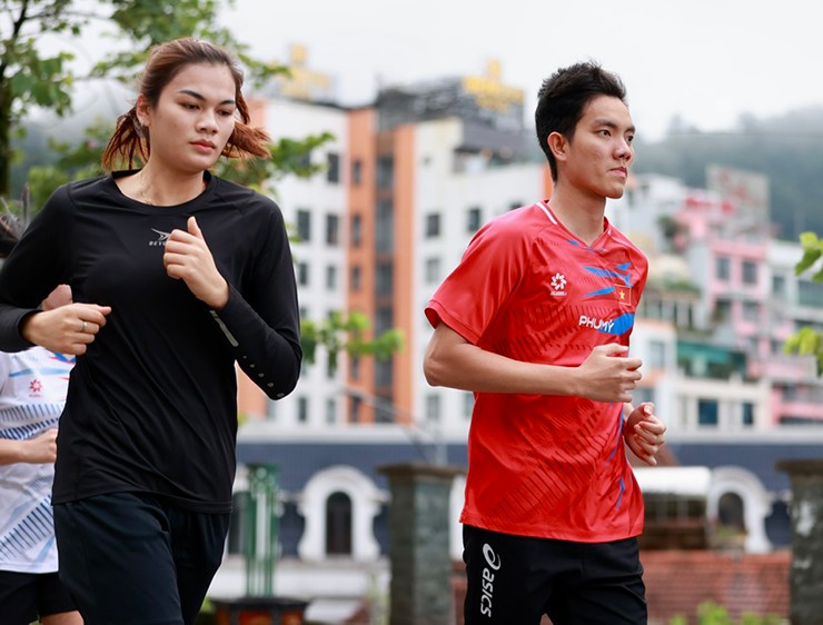 “SEA V-League là giải đấu có chuyên môn cao, quy tụ 4 đội mạnh trong khu vực là Thái Lan, Indonesia, Philippines và Việt Nam. Đây không chỉ là dịp để cọ xát mà còn là bước chuẩn bị mang tính chiến lược hướng đến SEA Games sắp tới. Hiện toàn đội đang tập trung tối đa để có được sự chuẩn bị tốt nhất”, HLV trưởng Nguyễn Tuấn Kiệt chia sẻ.