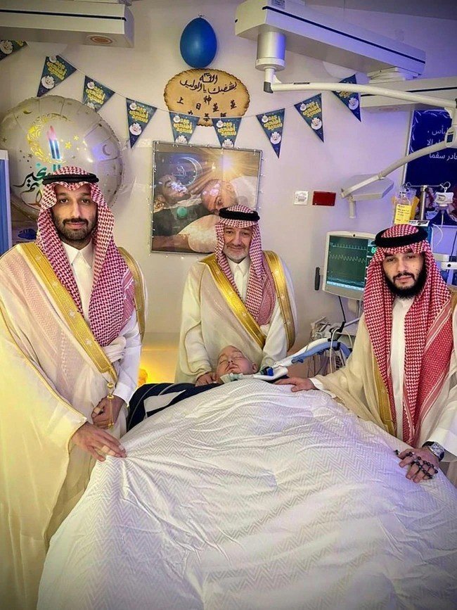 Hoàng tử Saudi Arabia qua đời sau 20 năm hôn mê - 3