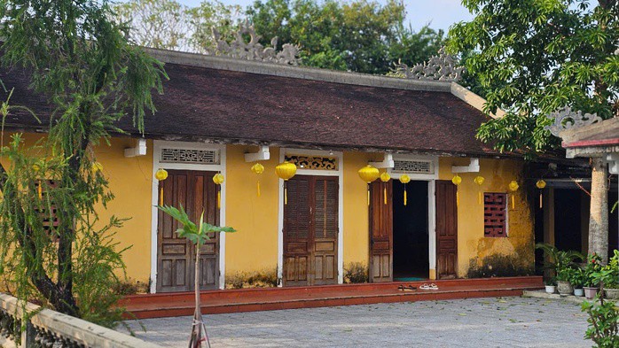 Chùa Ba Đồn không có sư trụ trì và có lẽ là ngôi chùa nhỏ nhất Huế.