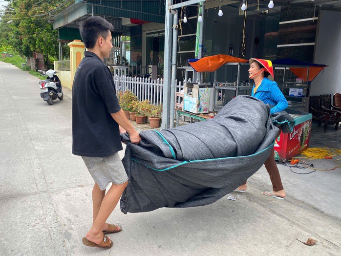 Đưa 8.850 du khách từ đảo vào bờ tránh bão số 3 (Wipha) - 5