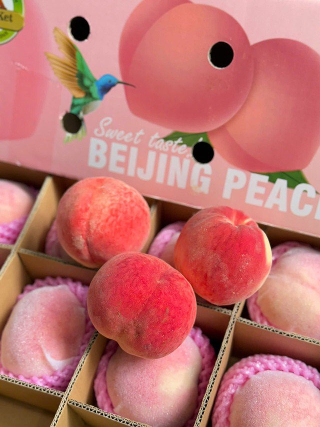 Mỗi quả đào có thể nặng từ 300 - 400 gram.