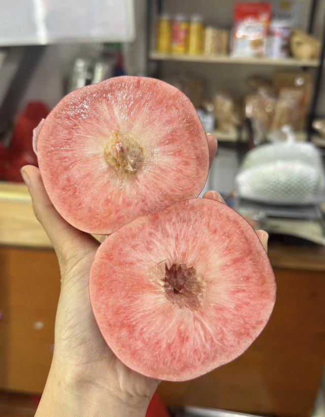 Người tiêu dùng nên lựa chọn địa chỉ uy tín để có thể mua được đào tiên chất lượng.