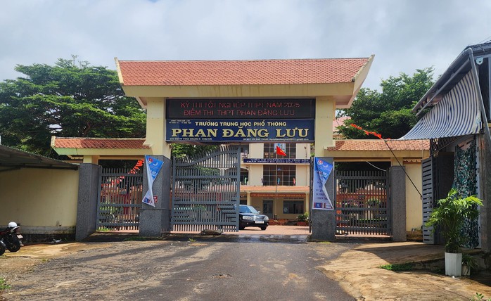 Trường THPT Phan Đăng Lưu nơi phụ huynh phản ánh việc dạy thêm môn võ có nhiều khuất tất