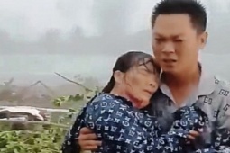 Chàng trai Ninh Bình nhận 'mưa lời khen' khi cứu người trong cơn giông
