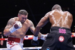 Usyk hạ toàn  " quái kiệt " , xứng danh nhà vô địch boxing vĩ đại bậc nhất lịch sử