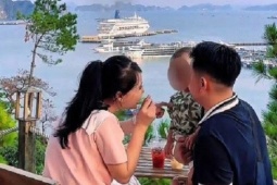 Ngủ quên, gia đình trẻ thoát chết trong vụ lật tàu trên vịnh Hạ Long