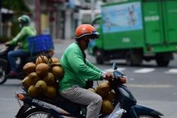 Giấc mơ xanh và chuyện cơm áo của 400.000 tài xế công nghệ