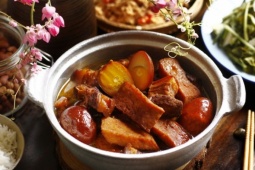 Món ăn dễ tích trữ mùa mưa bão