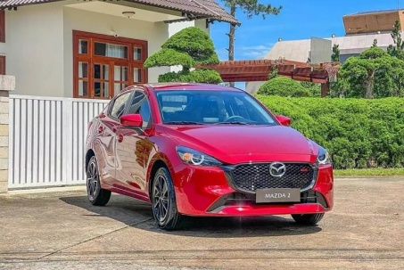 Giá xe Mazda2 niêm yết và lăn bánh tháng 7/2025