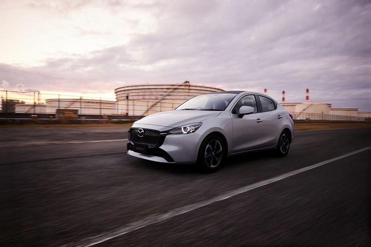 Mazda2 2025