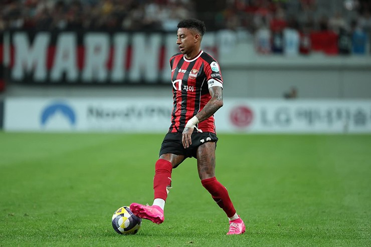 Jesse Lingard ghi bàn đẳng cấp vào lưới&nbsp;Ulsan