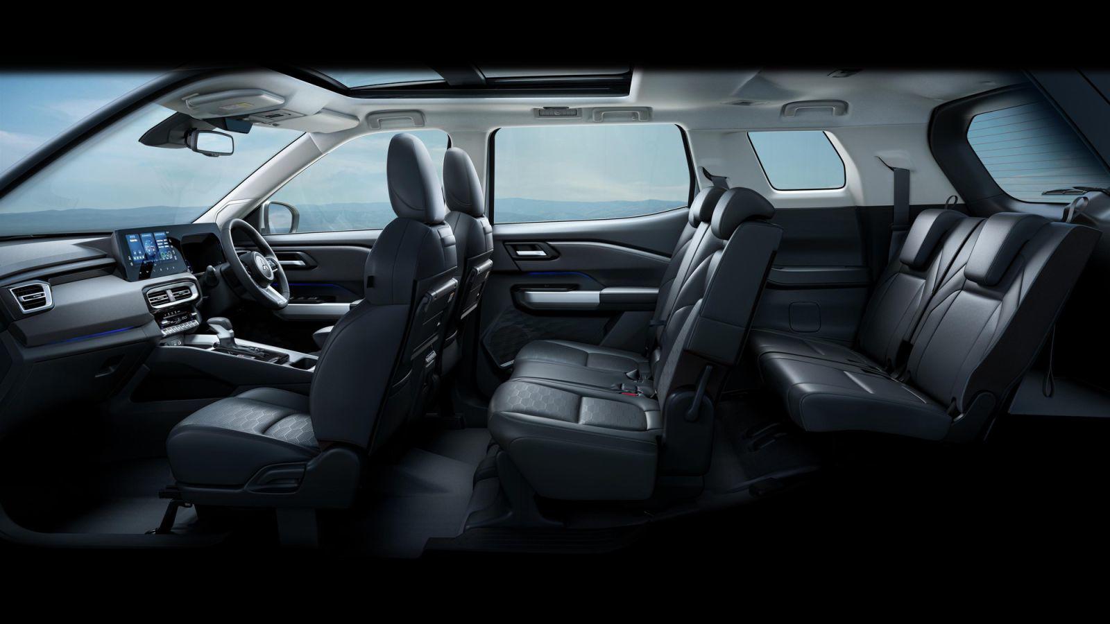 Mitsubishi bố trí nội thất 7 chỗ với 3 hàng ghế rộng rãi. Hàng ghế thứ hai có thể gập 40:20:40