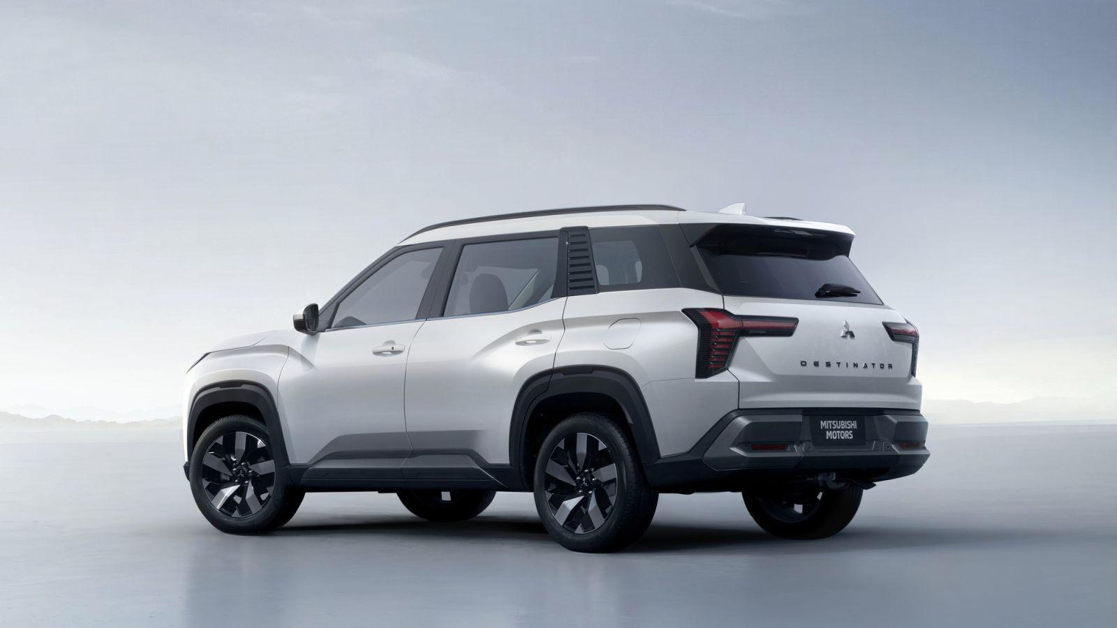 Mitsubishi Destinator bản thương mại trình làng - 4
