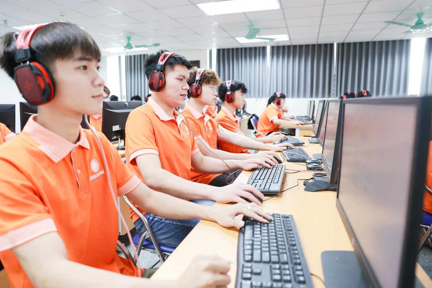 Sinh viên DNU được bồi đắp năng lực tự học, tự nghiên cứu, học tập mọi lúc mọi nơi.