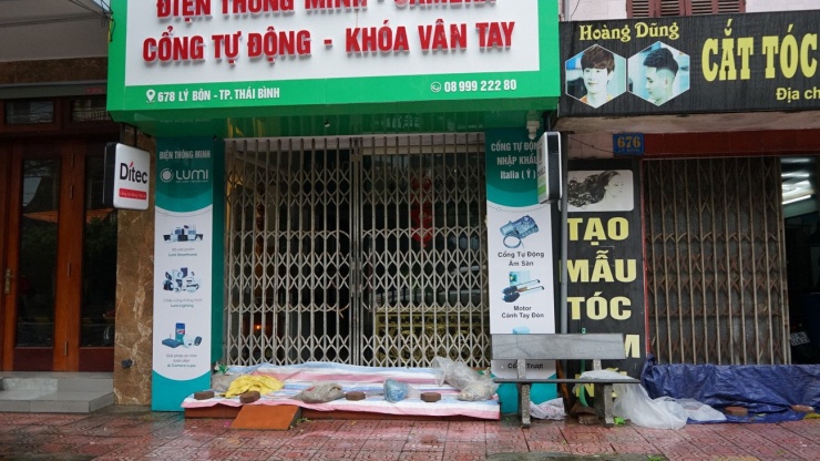Mực nước sông Trà Lý, sông Hồng dâng cao từng giờ, người dân Hưng Yên đắp bờ chống ngập - 14