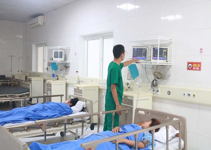 Sau hậu phẫu, hai bệnh nhân đều dần ổn định, được chăm sóc tích cực và theo dõi.