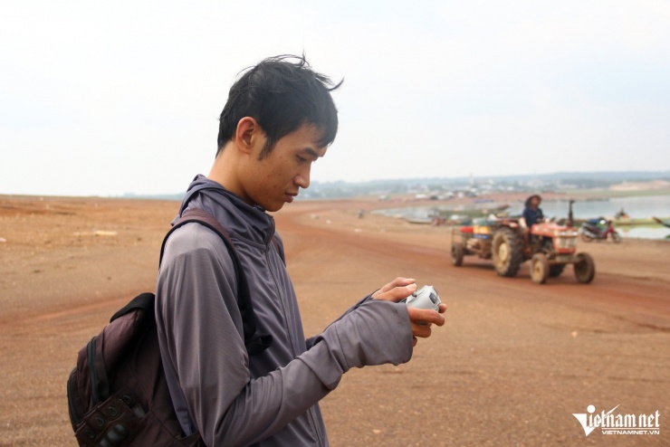 Một nhiếp ảnh gia dùng flycam để "săn ảnh" Bến Nôm