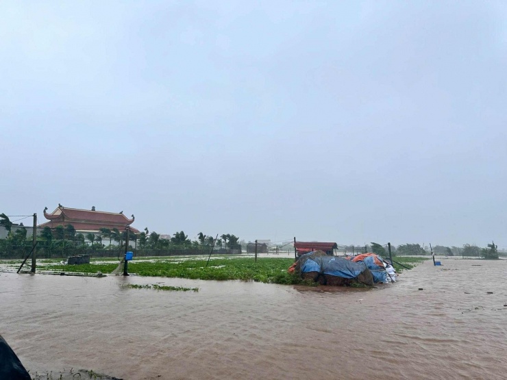 Ninh Bình mưa lớn gây ngập nặng - 2
