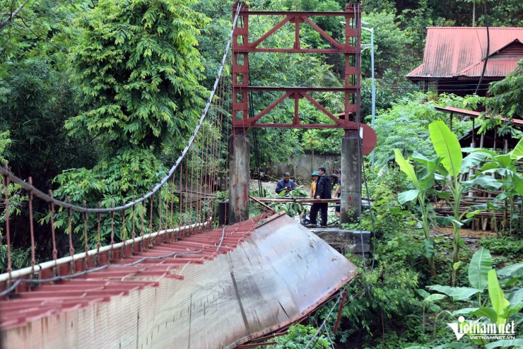 Cầu Pa Thơm dài 84m, rộng 2m, đây là tuyến giao thông huyết mạch, phục vụ nhu cầu đi lại hàng ngày của người dân các bản Púng Bon, Pa Thơm, Huổi Moi và Pa Xa Lào thuộc xã Thanh Yên. Ảnh: Duy Linh