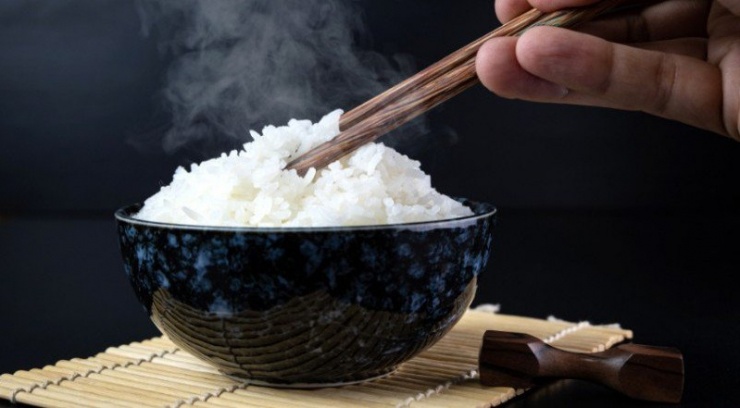 Cơm trắng là một nguồn cung cấp năng lượng chủ yếu cho cơ thể.