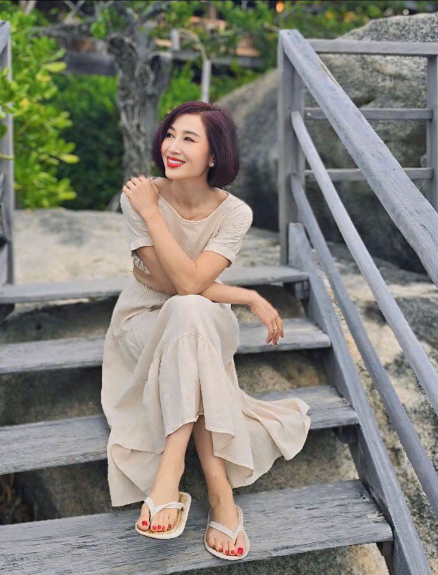 Chị tận hưởng cuộc sống hạnh phúc cùng sức khỏe dồi dào ở tuổi trung niên, tất cả nhờ vào sự chăm chỉ tập luyện thể dục thể thao và ăn uống khoa học nghiêm khắc.