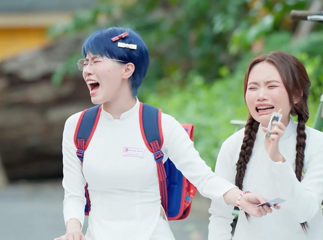 Tạo hình tinh nghịch của các "Em Xinh" (Ảnh chụp màn hình)